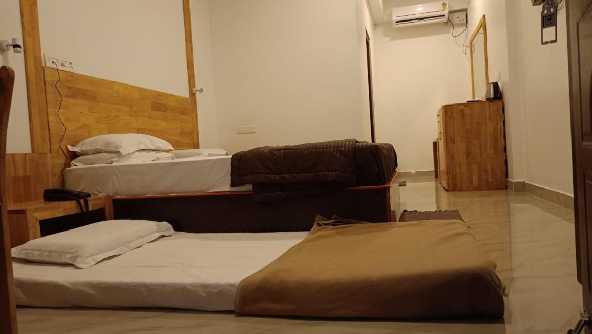 Coconhuts Beach Resort Lakshmanpur Екстер'єр фото