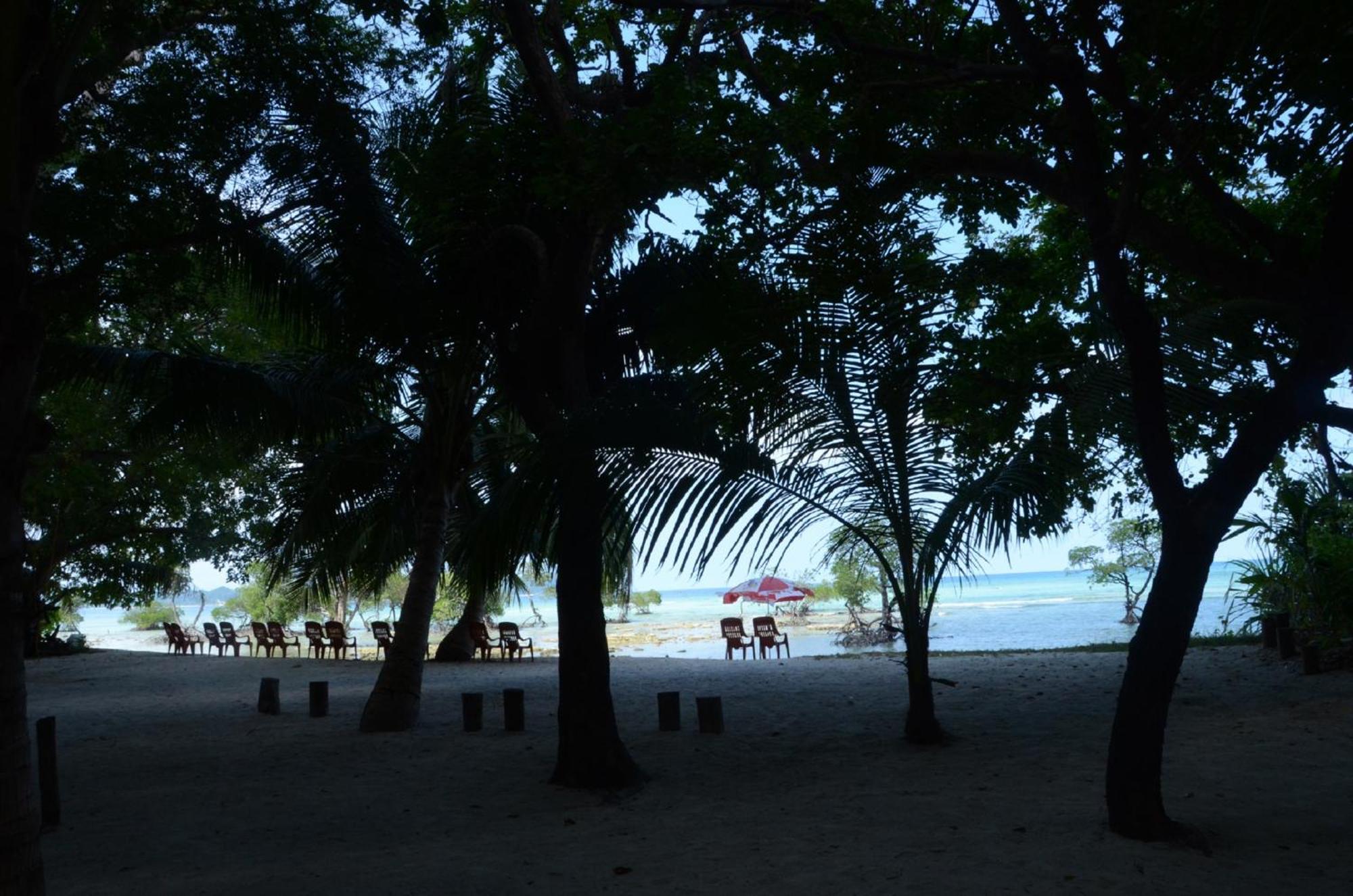 Coconhuts Beach Resort Lakshmanpur Екстер'єр фото